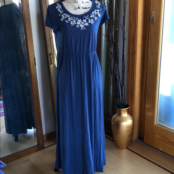 Blue embroidered flattering dress - Picture 1 of 5